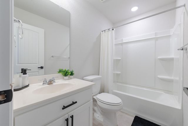 13117 Lapoynor ST, Manor, TX 78653