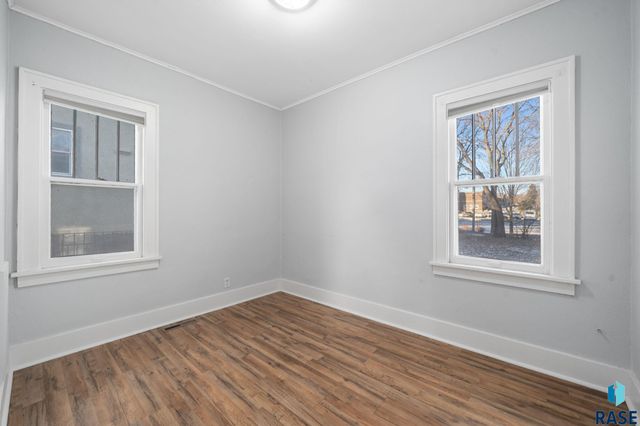 1101 S 6th Ave Avenue, Sioux Falls, SD 57104