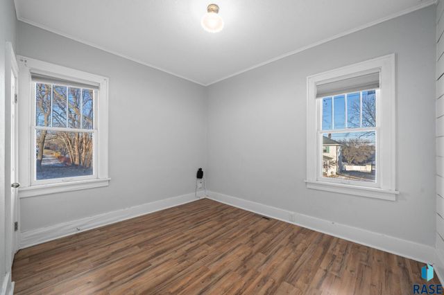 1101 S 6th Ave Avenue, Sioux Falls, SD 57104