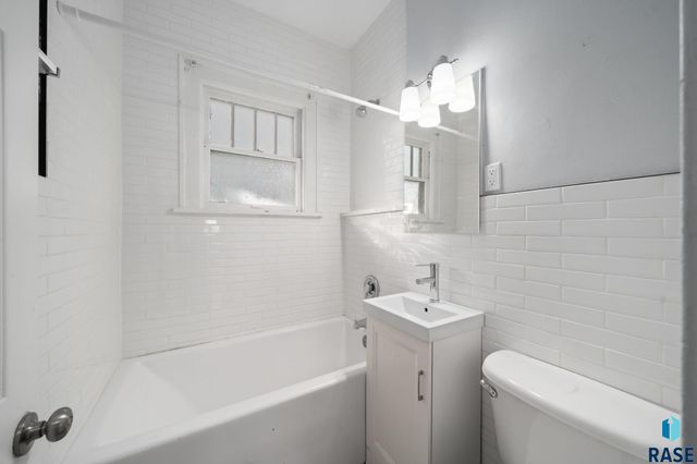 1101 S 6th Ave Avenue, Sioux Falls, SD 57104