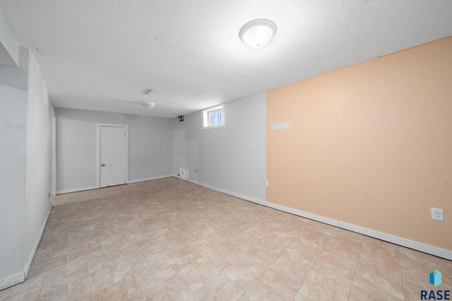 1101 S 6th Ave Avenue, Sioux Falls, SD 57104