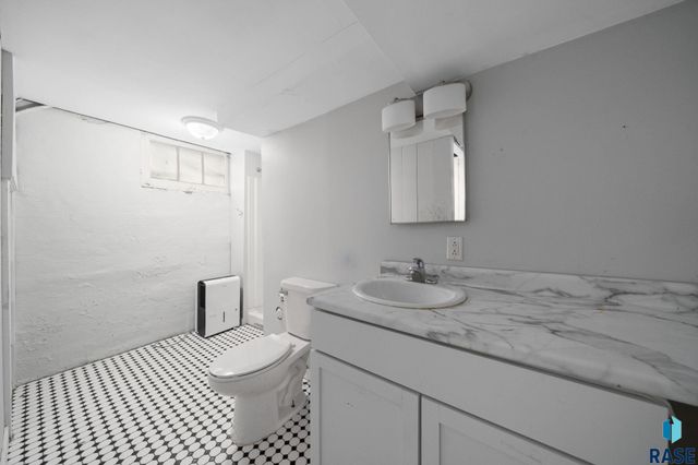 1101 S 6th Ave Avenue, Sioux Falls, SD 57104