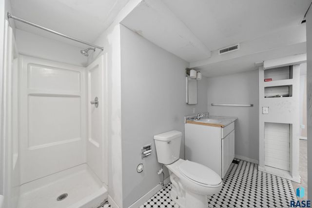 1101 S 6th Ave Avenue, Sioux Falls, SD 57104