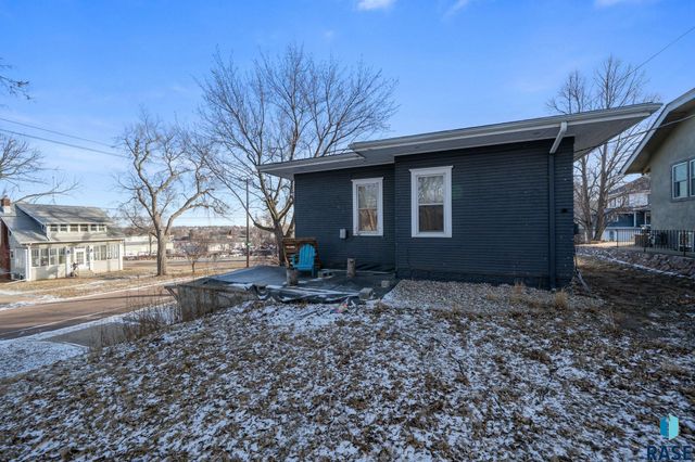 1101 S 6th Ave Avenue, Sioux Falls, SD 57104