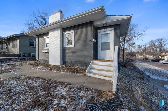1101 S 6th Ave Avenue, Sioux Falls, SD 57104