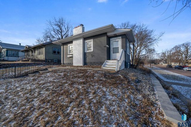 1101 S 6th Ave Avenue, Sioux Falls, SD 57104