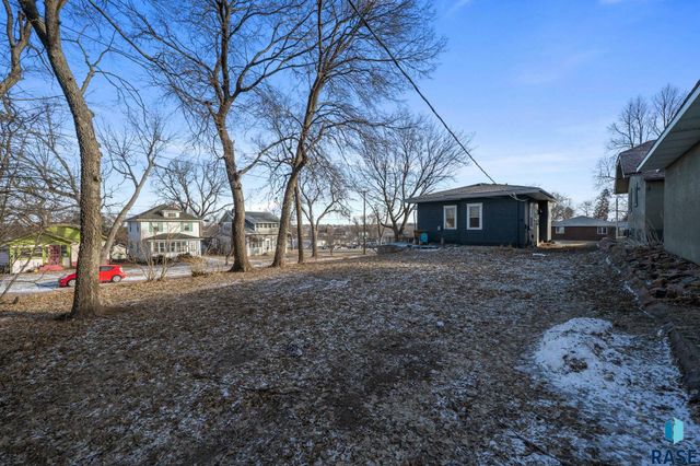 1101 S 6th Ave Avenue, Sioux Falls, SD 57104