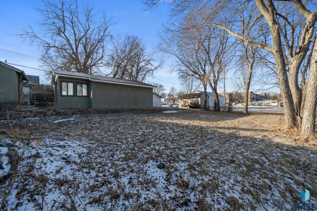 1101 S 6th Ave Avenue, Sioux Falls, SD 57104