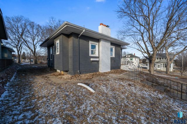1101 S 6th Ave Avenue, Sioux Falls, SD 57104