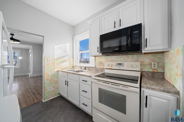 1101 S 6th Ave Avenue, Sioux Falls, SD 57104