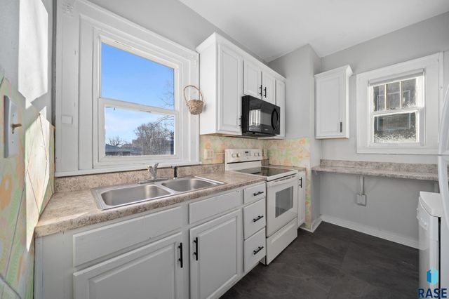 1101 S 6th Ave Avenue, Sioux Falls, SD 57104