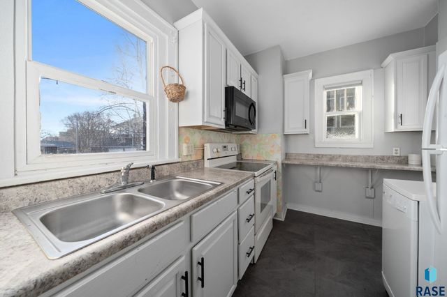 1101 S 6th Ave Avenue, Sioux Falls, SD 57104