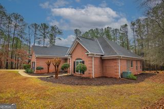 202 Winding Lake Drive, Hamilton, GA 31811