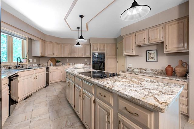 5800 Ivanhoe Circle, Fitchburg, WI 53711