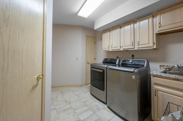 5800 Ivanhoe Circle, Fitchburg, WI 53711