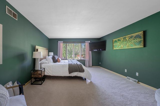 5800 Ivanhoe Circle, Fitchburg, WI 53711
