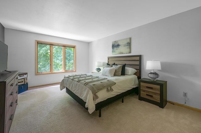 5800 Ivanhoe Circle, Fitchburg, WI 53711