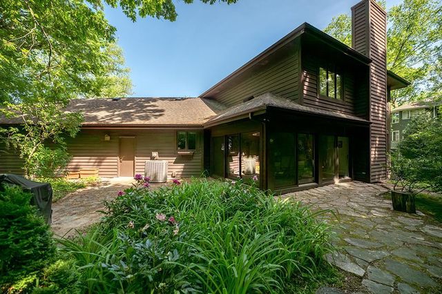 5800 Ivanhoe Circle, Fitchburg, WI 53711