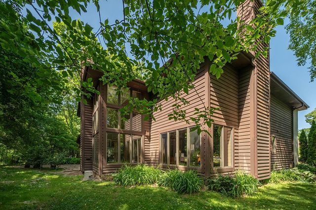 5800 Ivanhoe Circle, Fitchburg, WI 53711