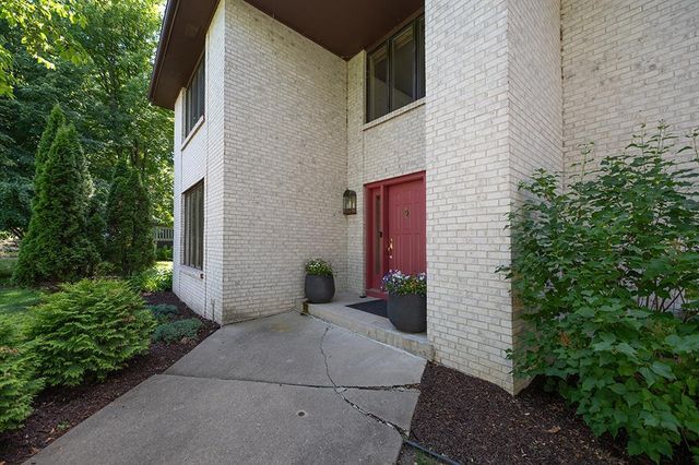 5800 Ivanhoe Circle, Fitchburg, WI 53711