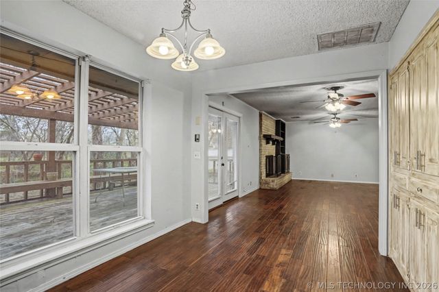 1034 E Courtney Avenue, Sapulpa, OK 74066