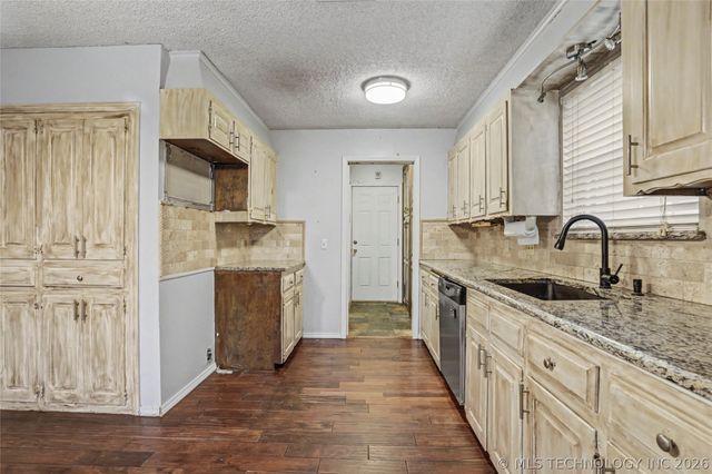 1034 E Courtney Avenue, Sapulpa, OK 74066