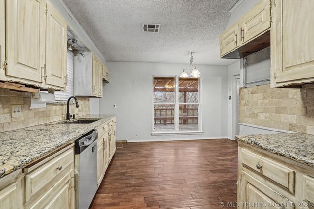 1034 E Courtney Avenue, Sapulpa, OK 74066