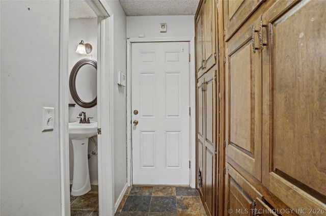 1034 E Courtney Avenue, Sapulpa, OK 74066