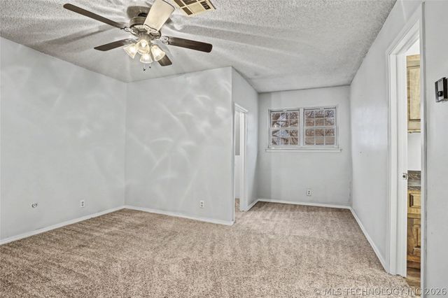 1034 E Courtney Avenue, Sapulpa, OK 74066