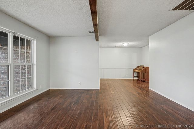 1034 E Courtney Avenue, Sapulpa, OK 74066