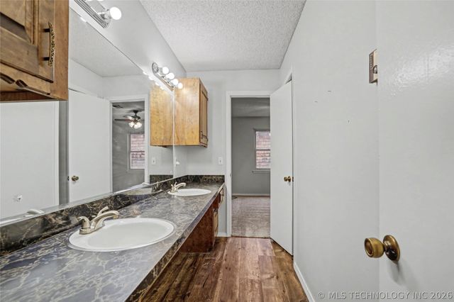 1034 E Courtney Avenue, Sapulpa, OK 74066