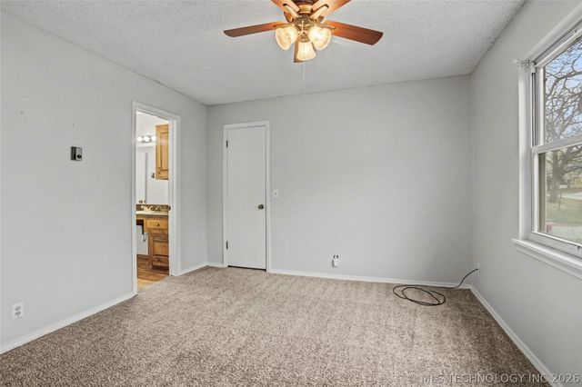 1034 E Courtney Avenue, Sapulpa, OK 74066