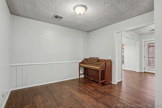 1034 E Courtney Avenue, Sapulpa, OK 74066