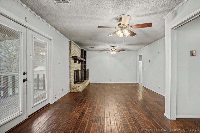 1034 E Courtney Avenue, Sapulpa, OK 74066