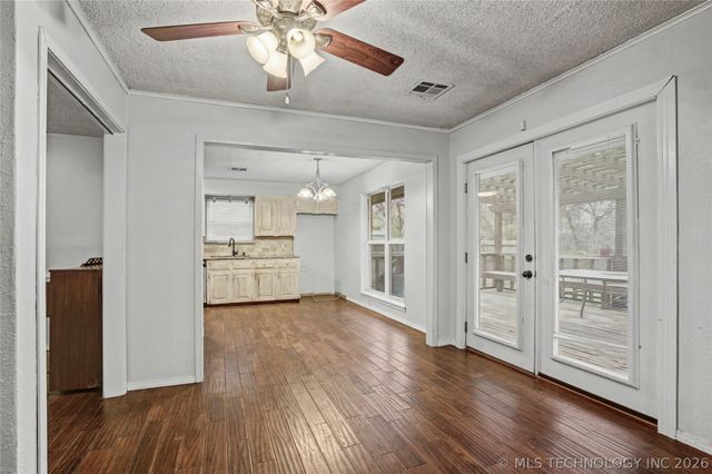 1034 E Courtney Avenue, Sapulpa, OK 74066