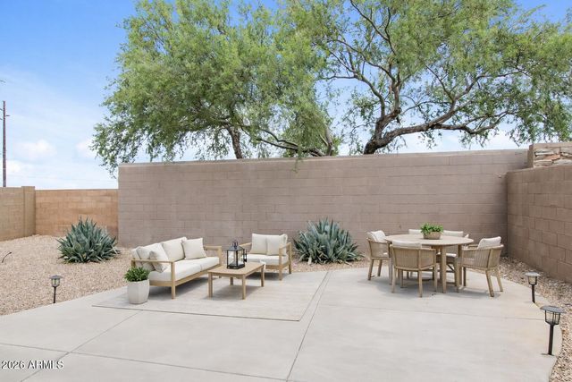718 W TWIN PEAKS Parkway, San Tan Valley, AZ 85143
