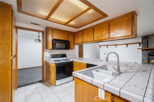 15821 Candlewood, Victorville, CA 92395