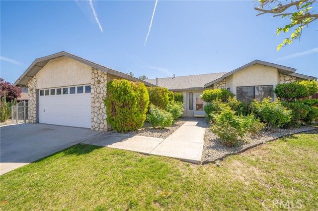 15821 Candlewood, Victorville, CA 92395