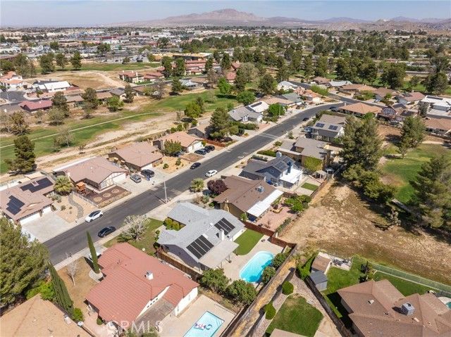 15821 Candlewood, Victorville, CA 92395