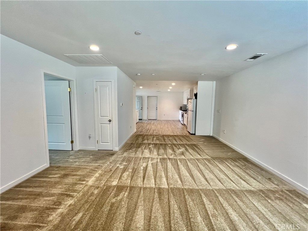 Image 10 of property listing at 122 Veteran Place, Palmdale, CA 93550