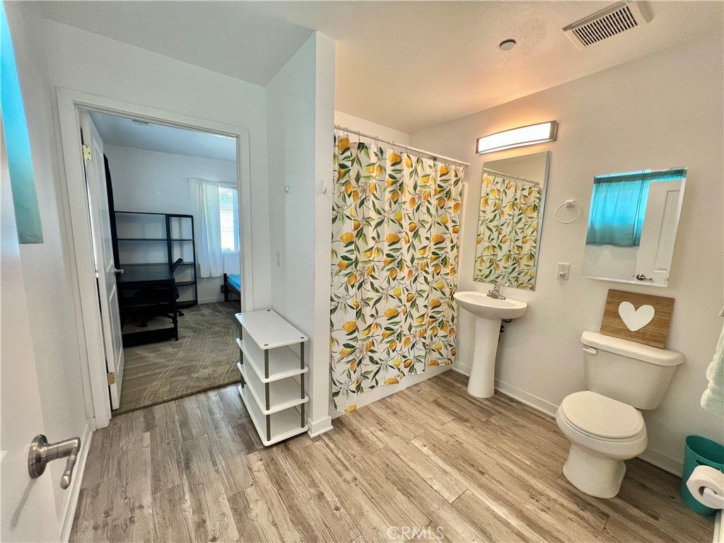 Image 19 of property listing at 122 Veteran Place, Palmdale, CA 93550