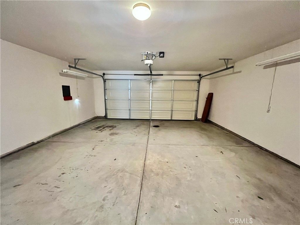 Image 25 of property listing at 122 Veteran Place, Palmdale, CA 93550