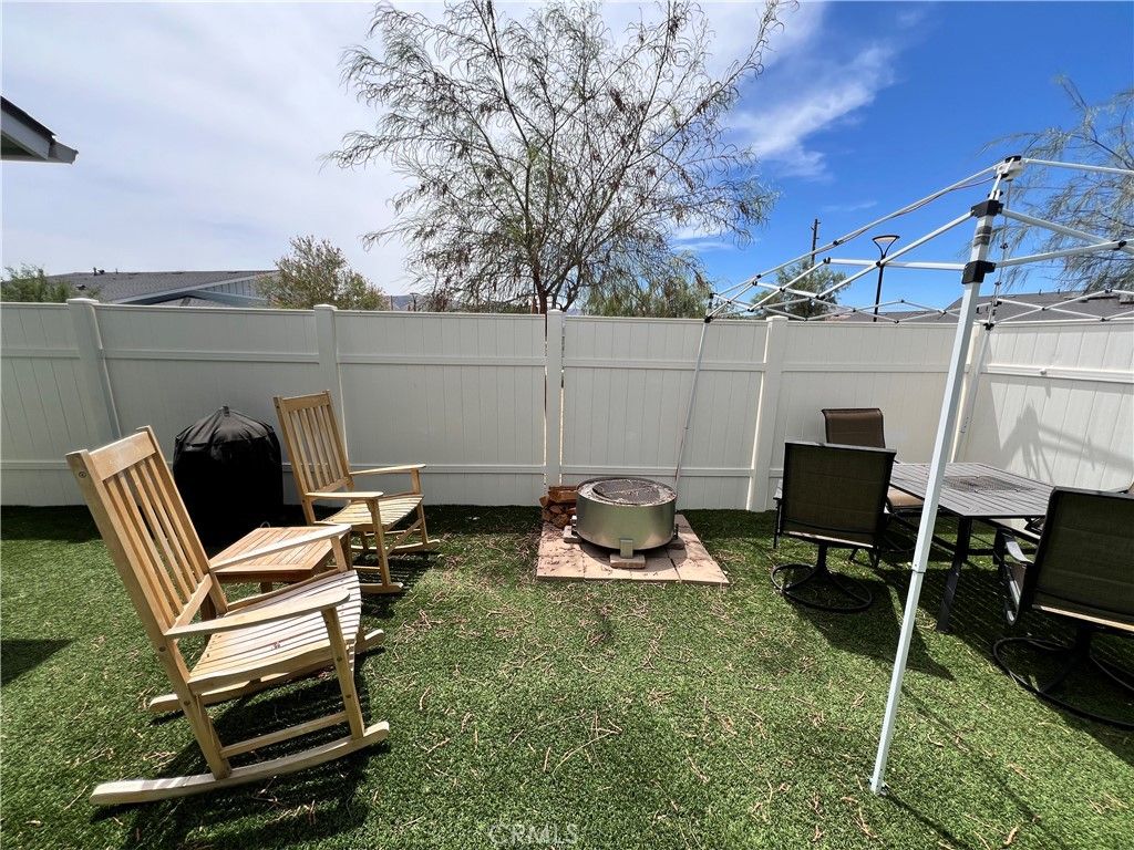 Image 28 of property listing at 122 Veteran Place, Palmdale, CA 93550