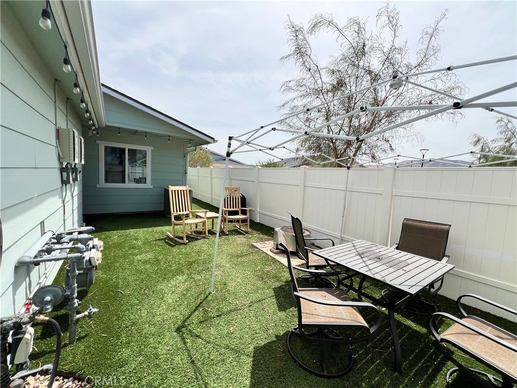 Image 29 of property listing at 122 Veteran Place, Palmdale, CA 93550