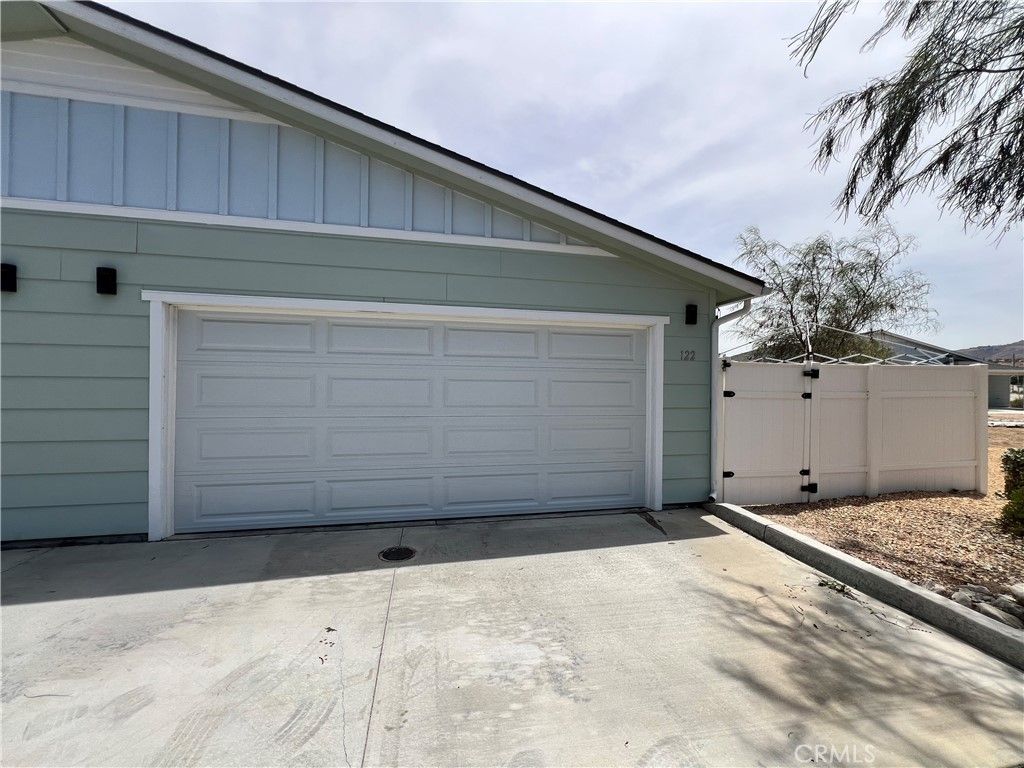 Image 5 of property listing at 122 Veteran Place, Palmdale, CA 93550