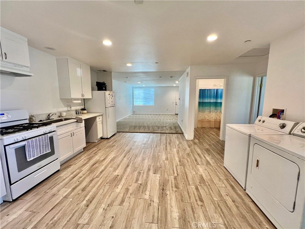 Image 7 of property listing at 122 Veteran Place, Palmdale, CA 93550