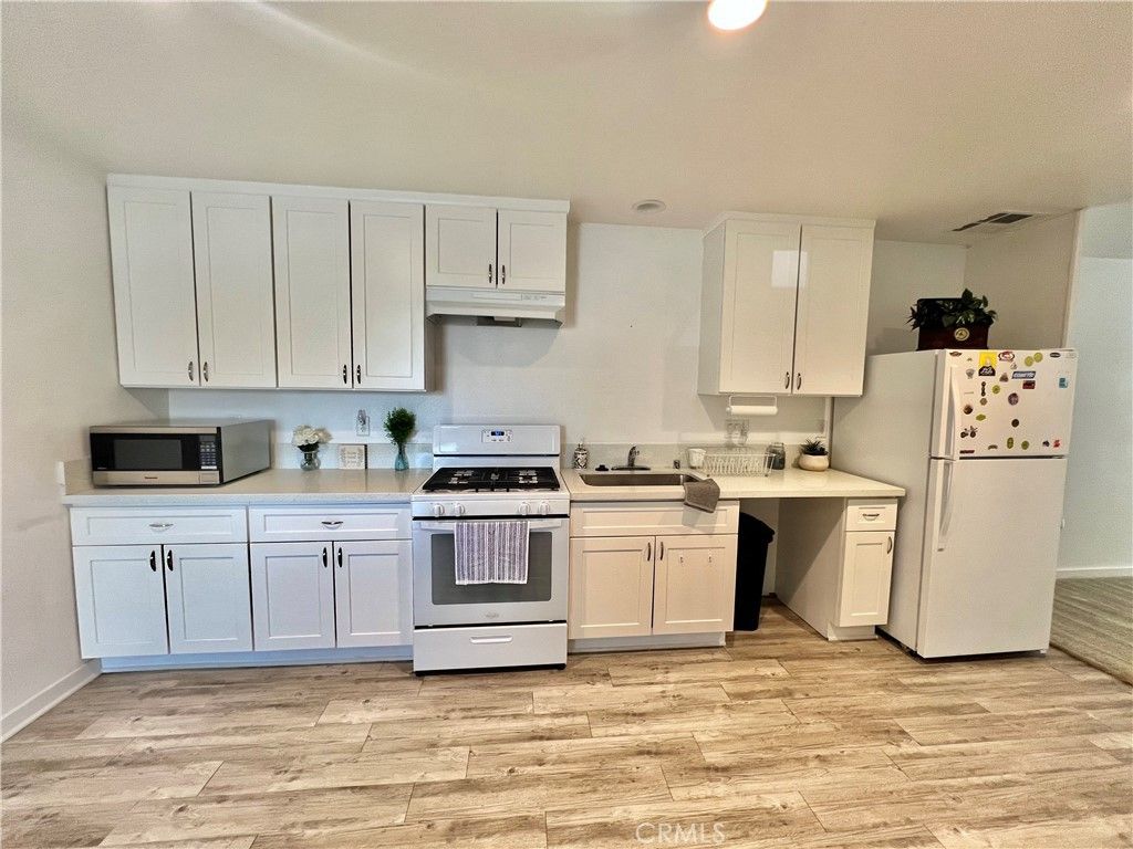 Image 8 of property listing at 122 Veteran Place, Palmdale, CA 93550