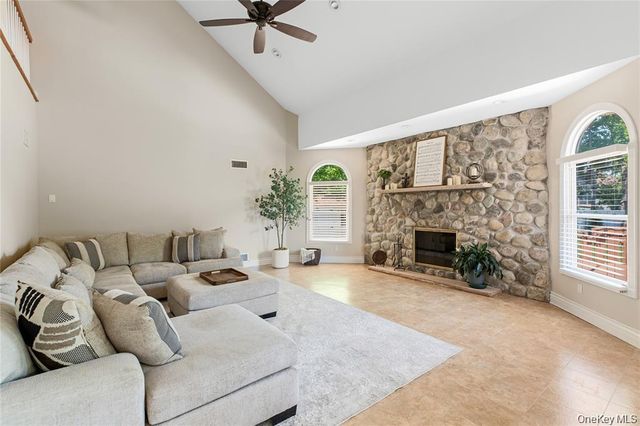 15 Teal Crescent, Great River, NY 11739