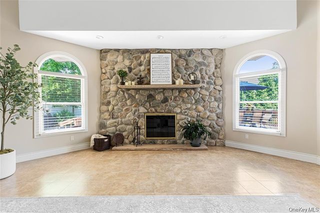 15 Teal Crescent, Great River, NY 11739