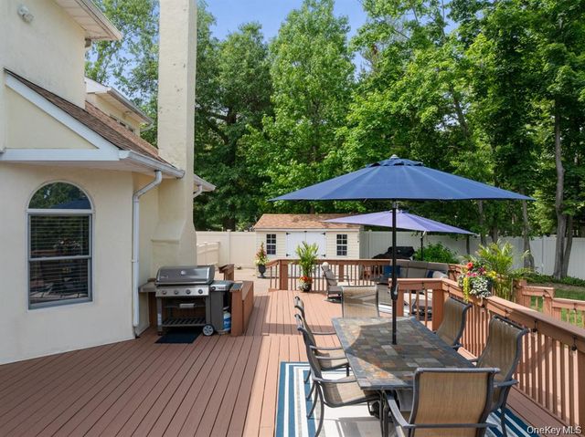15 Teal Crescent, Great River, NY 11739